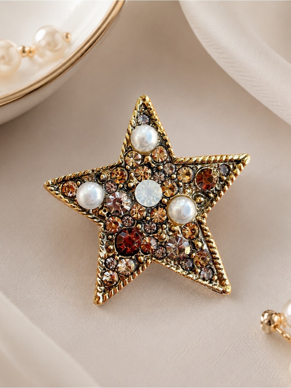 Gold Star Rhinestone & Faux Pearl Brooch